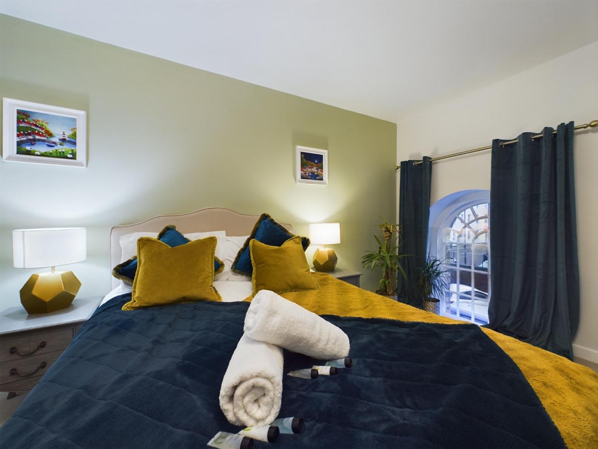 Апартаменты Modern Duplex Central Free Parking Wi-Fi Челтенхам Экстерьер фото
