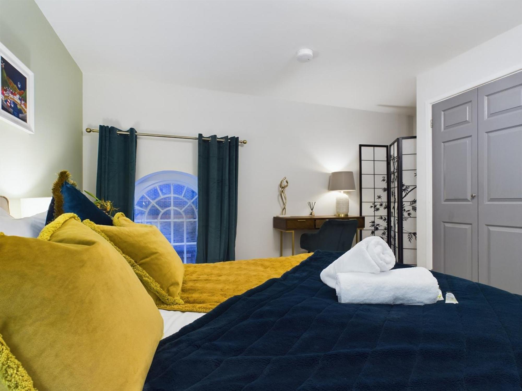 Апартаменты Modern Duplex Central Free Parking Wi-Fi Челтенхам Экстерьер фото